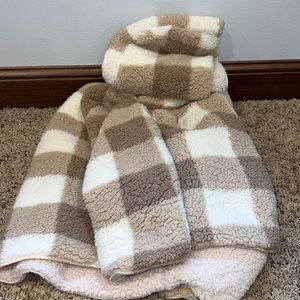 Checkered Fuzzy sherpa